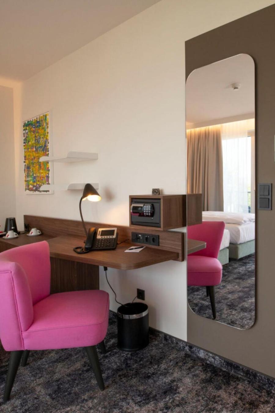 Hotel Le Parc Винер-Нойштадт Экстерьер фото